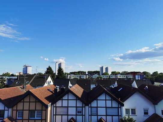 Schöne 2,5-Raum-Wohnung mit Einbauküche in Maintal mit Blick auf Frankfurt