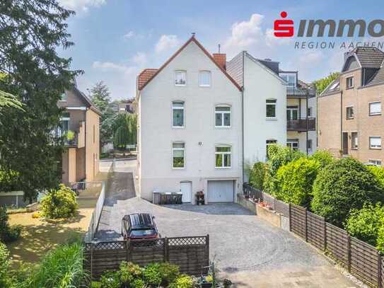 Vermietetes Zweifamilienhaus 
mit sonnigem Garten in beliebter Lage