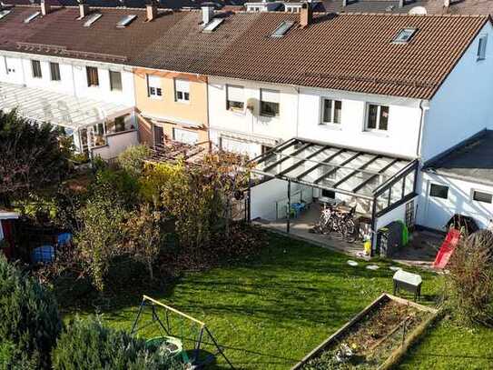 Saniertes Reiheneckhaus - großer Garten - Garage