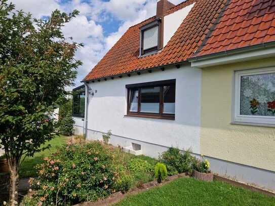 Lübeck-Moisling 3 ½-Zimmer-Doppelhaushälfte mit Vollkeller, Garage, 952 m² Grundstück (Eigenland)