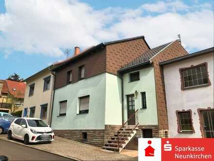 Gepflegtes Reihenmittelhaus mit vier Garagen und Garten