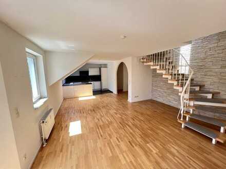 Sonnige 3-Zimmer-Maisonette-Wohnung mit Balkon und Einbauküche in Rheinnähe