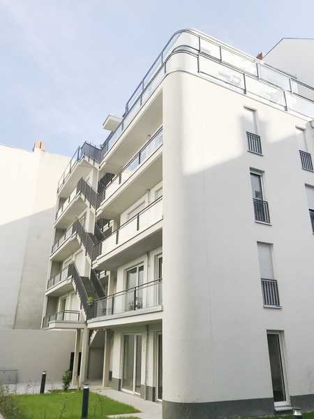 Helles 2-Zi. Apartment mit EBK, Bad, Loggia, Parkett, Fußbodenheizung, Aufzug !!!