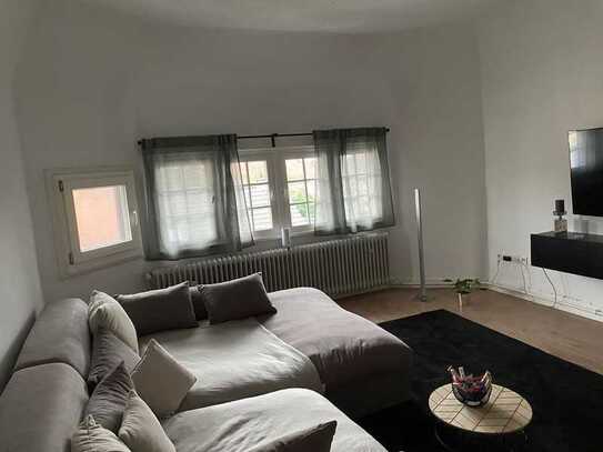 Freundliche, vollständig renovierte 2-Zimmer-DG-Wohnung zur Miete in 41236 Mönchengladbach-Rheydt