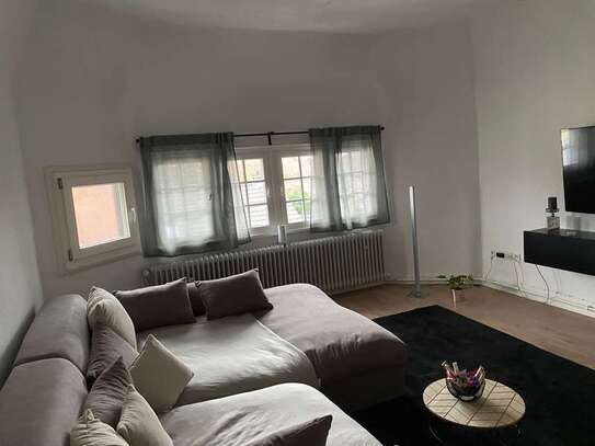 Freundliche, vollständig renovierte 2-Zimmer-DG-Wohnung zur Miete in 41236 Mönchengladbach-Rheydt