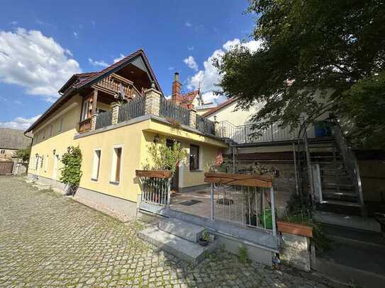 EINFAMILIENHAUS MIT GÄSTEWOHNUNG IM ALTEN, HISTORISCHEN DORFKERN VON PRATZSCHWITZ