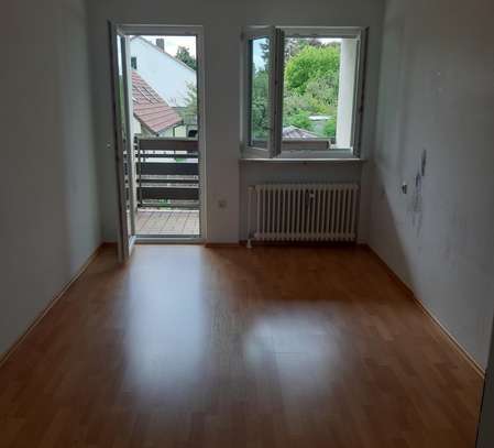 3 Zimmer Wohnung mit Balkon und Einbauküche in Gröbenzell