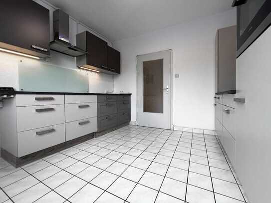 KL - Nähe Volkspark, 4 ZKB, 2 Balkone, EBK, Stellplatz *Frisch Renoviert*