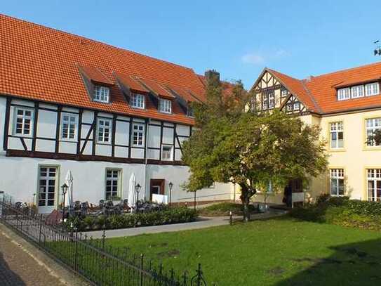 GEPFLEGTE 2-ZIMMER-WOHNUNG IN BELIEBTER WOHNANLAGE MIT BALKON