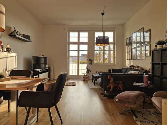 3-Zimmer Wohnung mit 
Einbauküche, Balkon, 2 Tiefgaragenplätzen