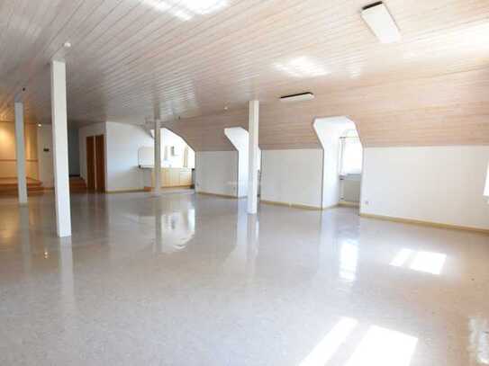 104m² große Büro-, Praxis- , Schulungs- oder Gewerberäume