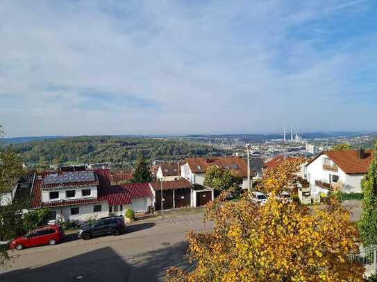 Geräumige 4,5 Zimmer-Wohnung mit Aussicht und TG-Stellplatz - frei!