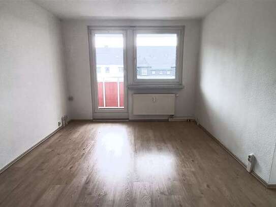 Helle 3-Zi. mit Balkon, Wanne & Laminat in ruhiger Lage!