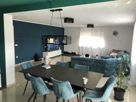 Freundliche 5-Zimmer-Wohnung mit Balkon in Meckenbeuren