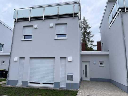 In Schwerin - Haus zur Miete mit großer Dachterrasse!