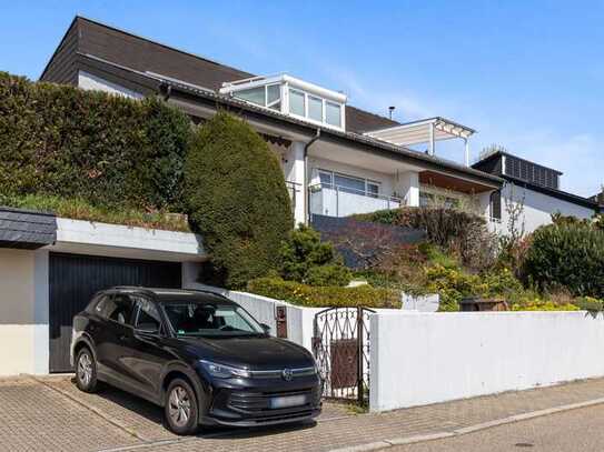 Lichtdurchflutetes Einfamilienhaus in ausgezeichneter Lage mit Garage, Balkon und Garten