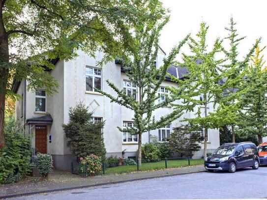 Architektonisch wertvolle 3 Zimmer Wohnung mit Garten