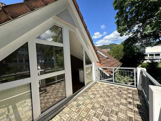 Sonnige großzügige 3 Zimmer Wohnung mit schönem Balkon in Badenweiler