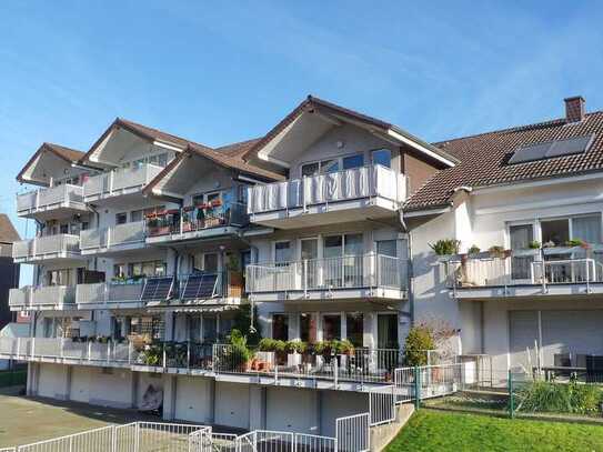 moderne 2,5-Zi.-Whg. (1. OG) mit Balkon und PKW-Stellplatz