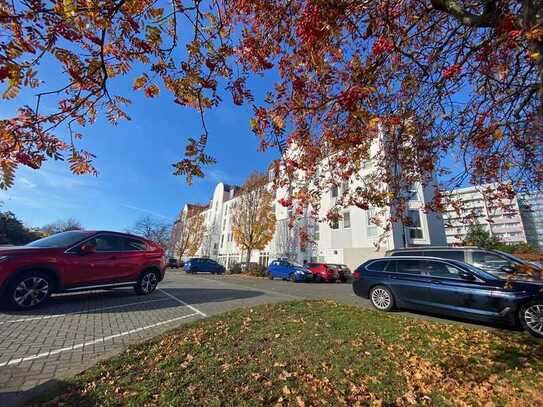 Kleines Appartement mit Aufzug, Parkett, EBK, Stellplatz Ebendorfer Chaussee nahe Ikea