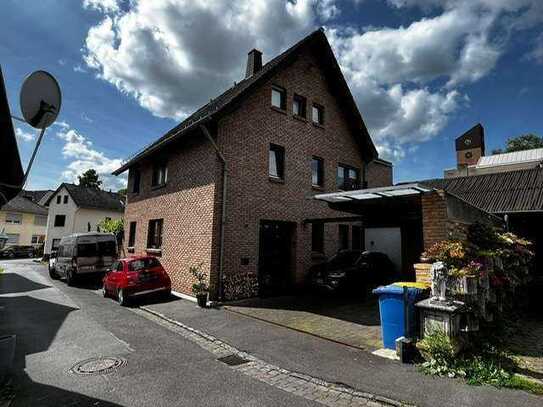 Bad Godesberg - Lannesdorf, großzügiges Wohnhaus mit 2 Wohnungen in ruhiger Wohnlage