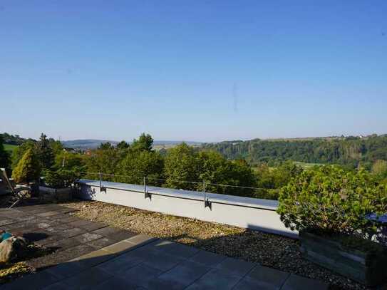 Aussicht pur - Terrassenhaus: Flexible Einheiten für die Familie, Büro und Vermietung