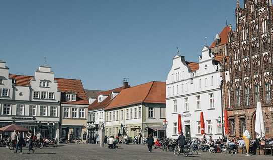 Stilvolle, gepflegte 2-Raum-Wohnung mit Balkon und Einbauküche in Greifswald Hansestadt