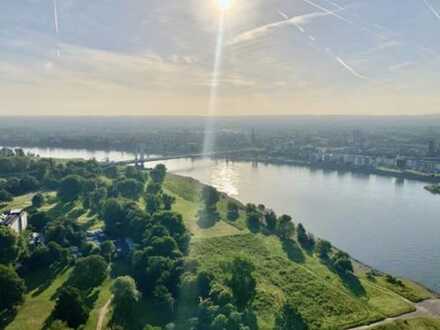 Stilvolle, geräumige 2-Zimmer-Wohnung mit Balkon und Einbauküche in Köln