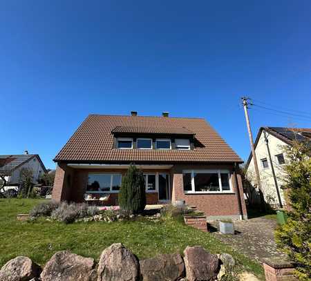 Familienfreundliches Einfamilienhaus mit großem Garten in ruhiger Lage von Nufringen
