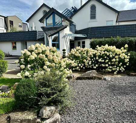 Traumhafte, gepflegte Penthouse-Wohnung mit lux. Innenausstattung,EBK in Bad Breisig mit Rheinblick