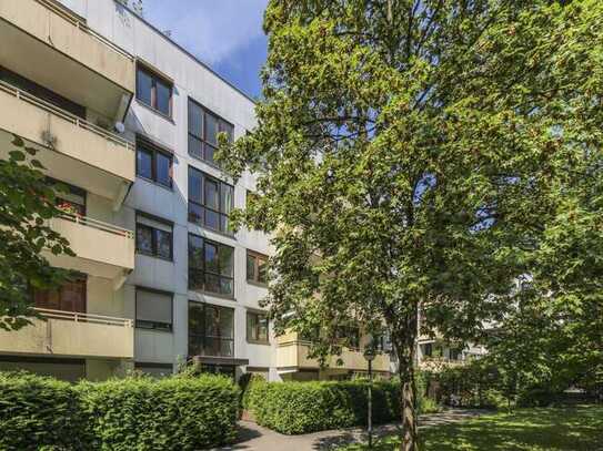 Bezugsfreie, barrierearme 4-Zimmer-Wohnung mit 2 Balkonen und Duplex-Stellplatz in München-Sendling