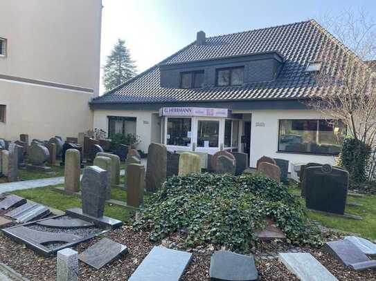 Haushälfte Modernisierte 4-Raum-Wohnung mit Balkon und Einbauküche in Bremerhaven