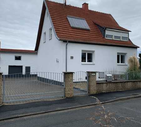 Hier ist viel möglich ... 1-Fam.-Haus mit Garage, Nebengebäude, Werkstatt, Hoffläche und Garten ...