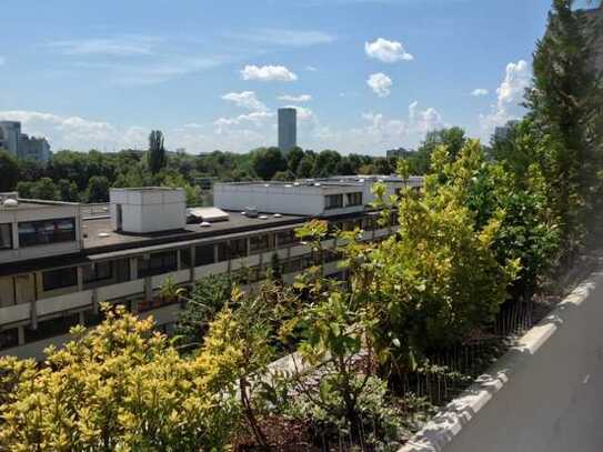 Sonnige 3,5-Zimmer-Terrassenwohnung mit ca. 93 qm im Olympischen Dorf, Nh. U-Bahn Oberwiesenfeld