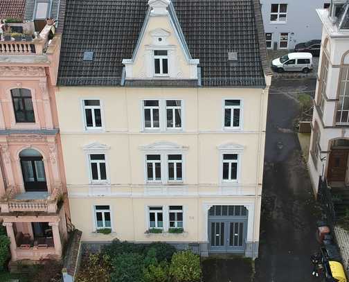 Mehrfamilienhaus mit Entwicklungspotential und Blick auf den Rhein