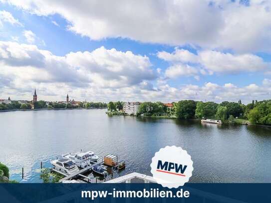 Hochwertige Wohnung mit erstklassigem Mobiliar und traumhaftem Balkonblick auf die Spree