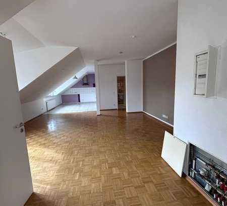 Schöne 2-Raum-DG-Wohnung mit Balkon in Bensheim