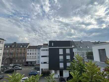 Schöne Penthouse-Wohnung mit großer Süd-Ost-Terrasse in zentraler Lage!