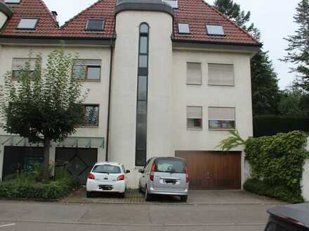 Geschmackvolle Maisonette-Wohnung mit 3 Zimmern sowie Balkon und Einbauküche in Korntal-Münchingen