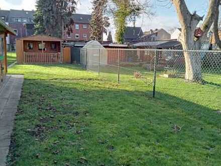 Altbauwohnung mit eigenem großen Garten und Einliegerwohnung in Krefeld Oppum