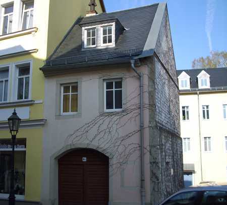 Kleines Torbogenhaus mit 2 - Raum-Wohnung