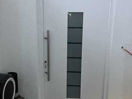 Erstbezug komplett neu Renoviert ! Rentner bevorzugt !