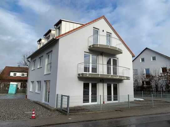 Erstbezug, wunderschöne 3-Zi Wohnung mit Balkon, 1. OG