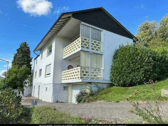 Freistehendes Zweifamilienhaus mit Nebengebäude in Gummersbach