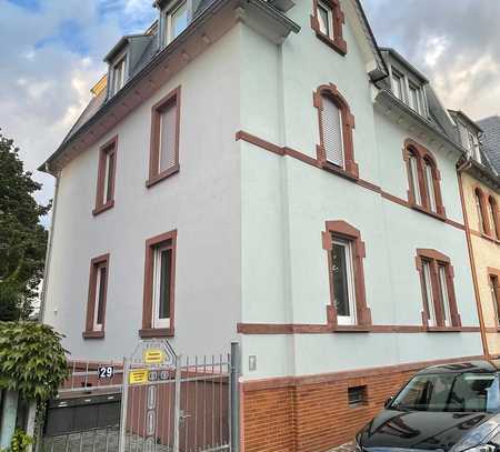 Modernisiertes Dreifamilienhaus in Frankfurt am Main Eckenheim in ruhiger Lage und U-Bahn Nähe