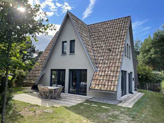 Strandhaus am Achterwasser mit Kamin, Sauna, 3 SZ, 2 Bäder, nur wenige Schritte zum Wasser