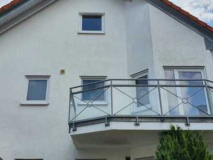 3 Zimmerwohnung in toller Lage im 4 Familienhaus mit Balkon und Garage