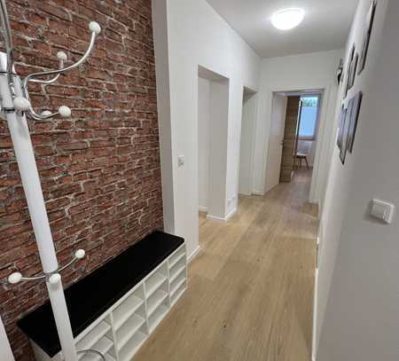 Exklusive Maisonette DG Wohnung voll möbliert mit TG Parkplatz