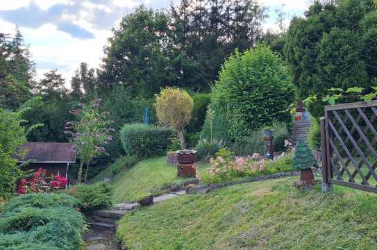 Eigentumsgarten mit Häuschen in bester Lage & Traumblick zu verkaufen