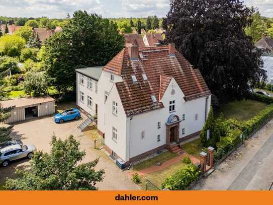 Attractive residential and commercial building in a central location in the "Sonnenland Siedlung"